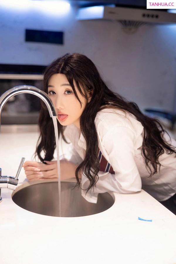 江真真  [XiuRen]高清写真图 2023.03.02 No.6350 江真真 短裙美臀第46张图片